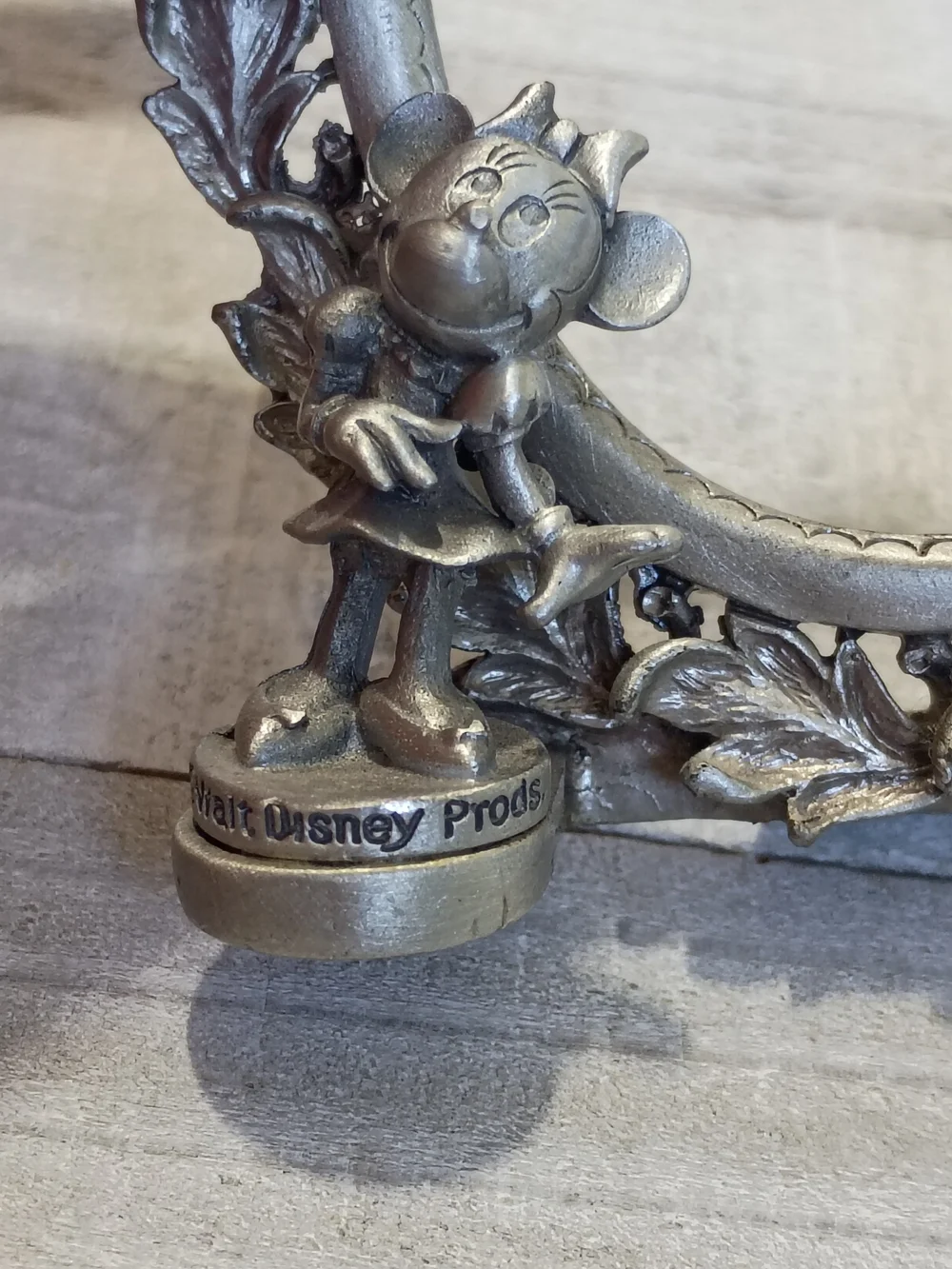 Vintage Disney Minnie Mouse Pewter Oval Picture Frame Leaf Design No Glass/Back